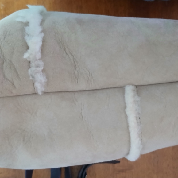 UGG Tan Shearling Shoulder Bag with Dark Brown Pouch - Picture 4 of 14